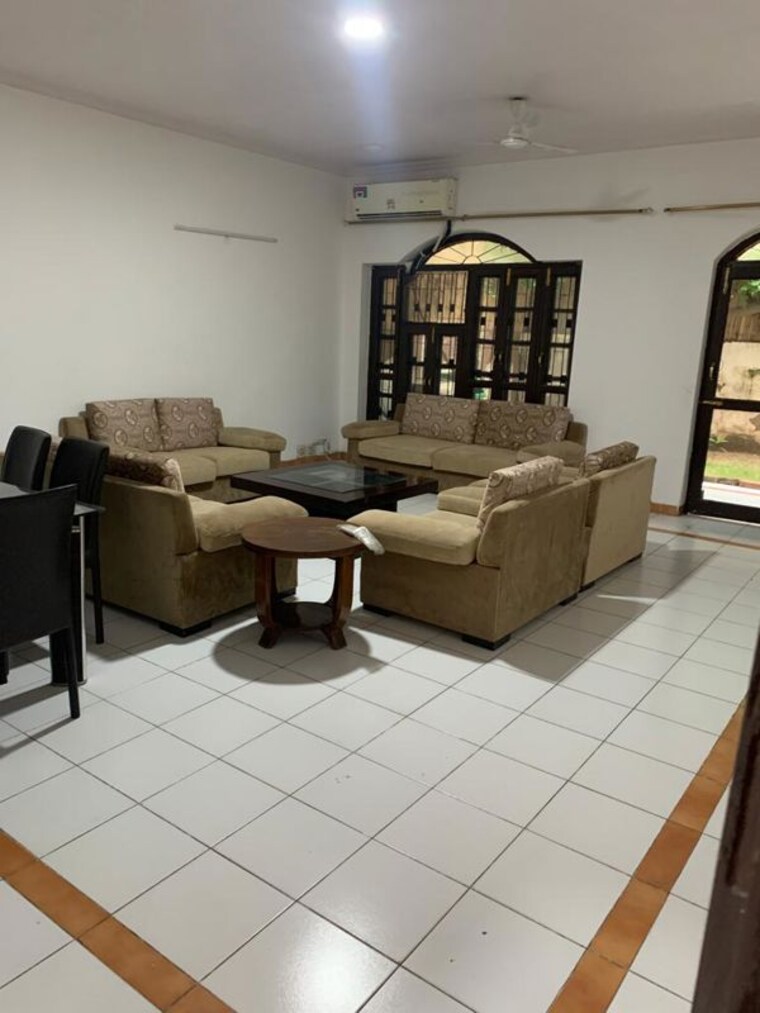 Team Area, dlf phase i 3 Bedroom 200 Sq.Yd. Independent House In Dlf Phase I Gurgaon 10545121