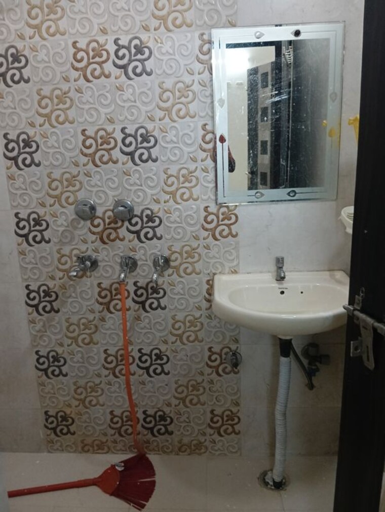 Bathroom, kalkaji 1 Bedroom 590 Sq.Ft. Builder Floor In Kalkaji Delhi 10545137