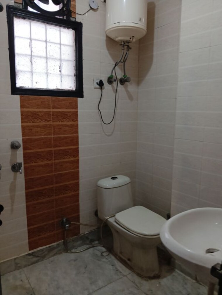 Bathroom, kalkaji 1 Bedroom 590 Sq.Ft. Builder Floor In Kalkaji Delhi 10545137