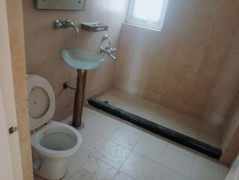 Bathroom, unitech-the-residences-sector-33 3.5 Bedroom 1550 Sq.Ft. Apartment In Sector 33 Gurgaon 10545093