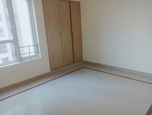 Room in 3.5 BHK Apartment at Unitech The Residences Sector 33, Sector 33 – for Rent