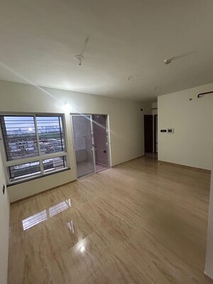 Room in 2 BHK Apartment at Yashwin Orizzonte, Kharadi – for Rent