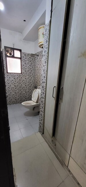 Bathroom in 1 BHK Builder Floor at Sector 44 – for Rent