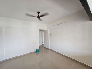 Room in 3 BHK Apartment at Hill Mist Harmony Apartment, Kondhwa – for Rent