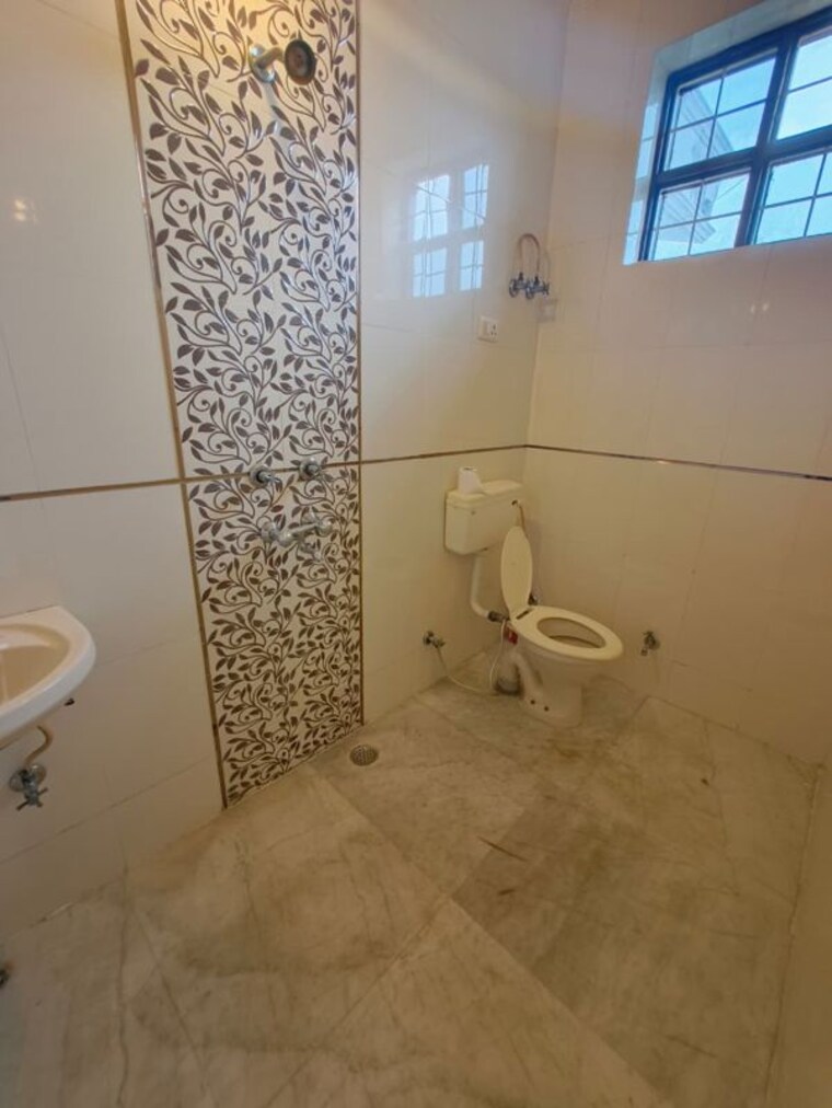 Bathroom, sector 23 2 Bedroom 1300 Sq.Ft. Builder Floor In Sector 23 Gurgaon 10545174