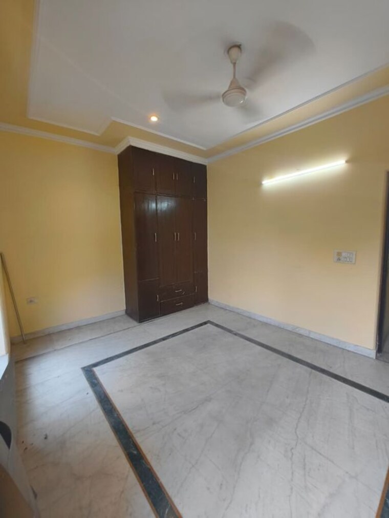 Room, sector 23 2 Bedroom 1300 Sq.Ft. Builder Floor In Sector 23 Gurgaon 10545174