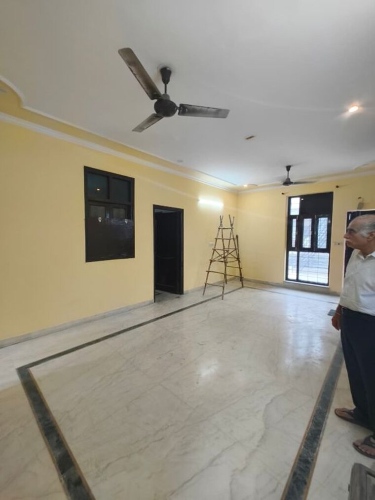 Room, sector 23 2 Bedroom 1300 Sq.Ft. Builder Floor In Sector 23 Gurgaon 10545174