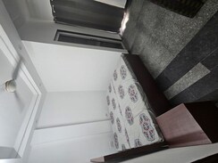 1 BHK Builder Floor For Rent in Sector 54