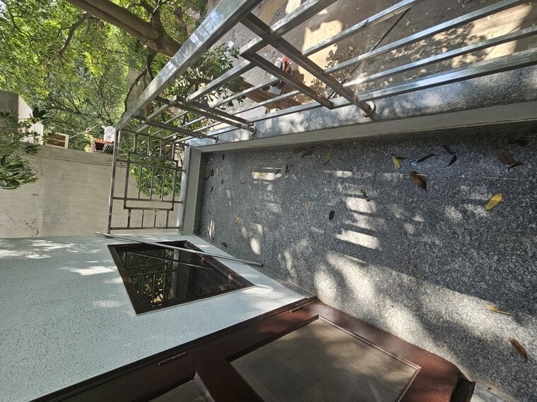 Balcony, sector 54 1 Bedroom 500 Sq.Ft. Builder Floor In Sector 54 Gurgaon 10545148
