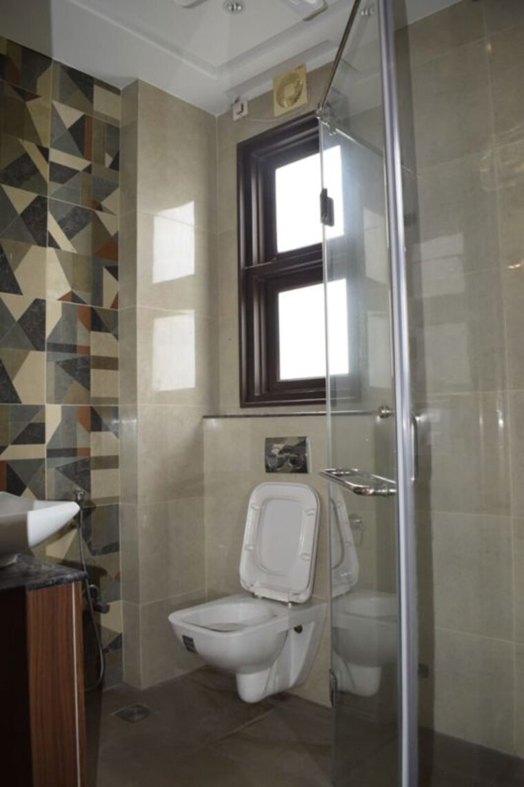 Bathroom, suncity 3.5 Bedroom 3228 Sq.Ft. Builder Floor In Suncity Gurgaon 10545169