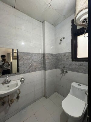 Bathroom in 1 RK Builder Floor at Sector 44 – for Rent