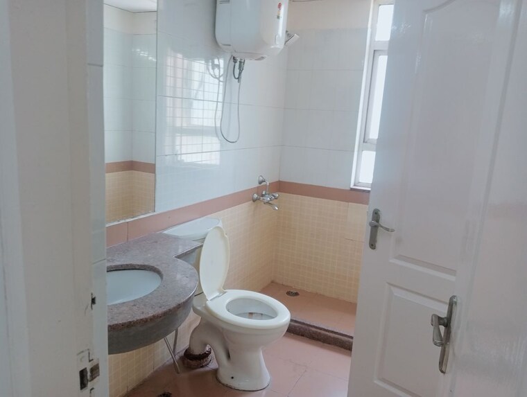 Bathroom, bestech-park-view-city-2 3.5 Bedroom 1859 Sq.Ft. Apartment In Sector 49 Gurgaon 10545222