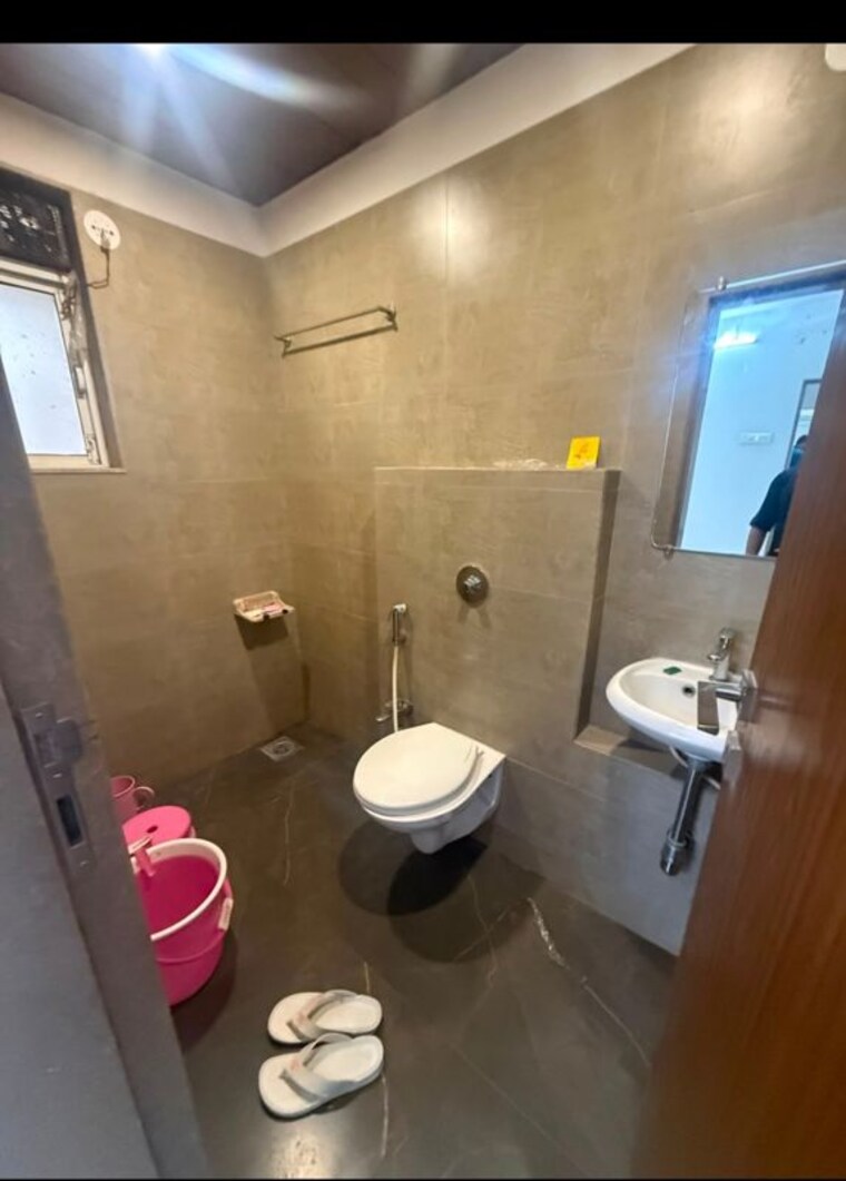 Bathroom, satyam-society-panch-pakhdi 2 Bedroom 650 Sq.Ft. Apartment In Panch Pakhadi Thane 10545245