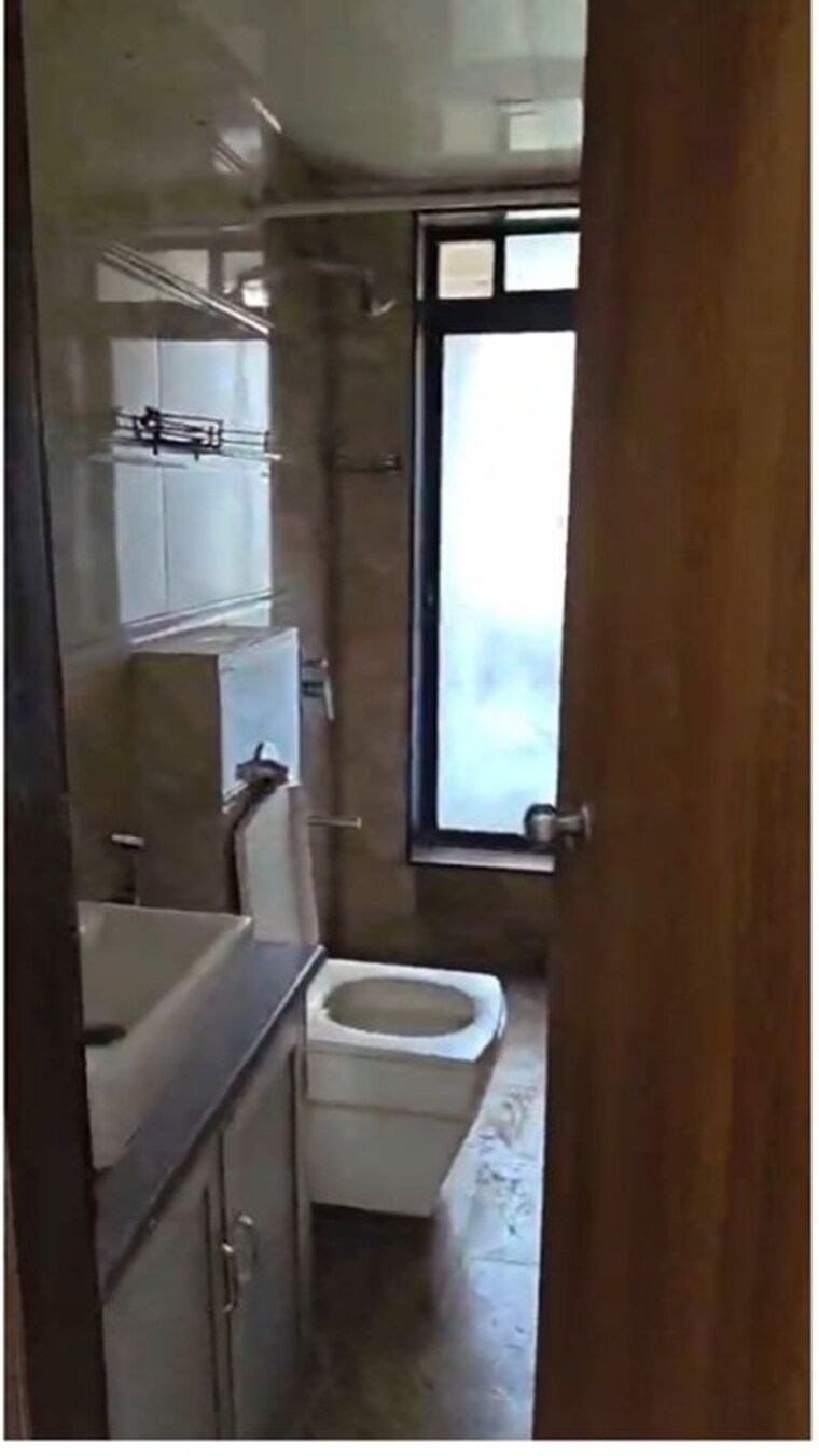 Bathroom, sindhi-society 3 Bedroom 1400 Sq.Ft. Apartment In Chembur Mumbai 10545187