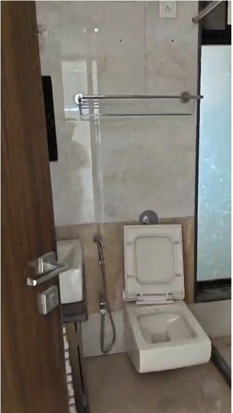 Bathroom, sindhi-society 3 Bedroom 1400 Sq.Ft. Apartment In Chembur Mumbai 10545187