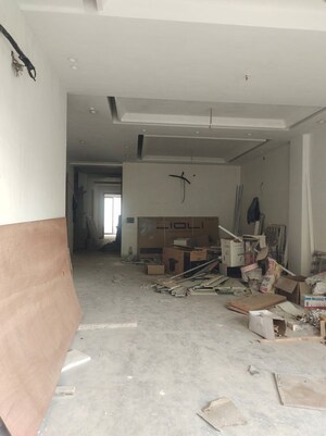 Parking in 4 BHK Builder Floor at New Friends Colony – for Sale