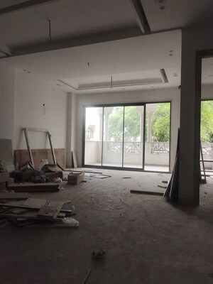 Parking in 4 BHK Builder Floor at New Friends Colony – for Sale