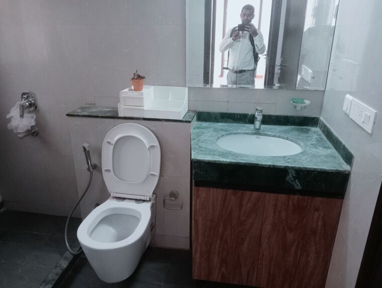 Bathroom, unitech-the-residences-gurgaon 2 Bedroom 1145 Sq.Ft. Apartment In Sector 33 Gurgaon 10545274