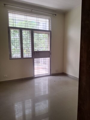 Room in 4 BHK Builder Floor at Vatika INXT Evolution, Sector 83 – for Rent
