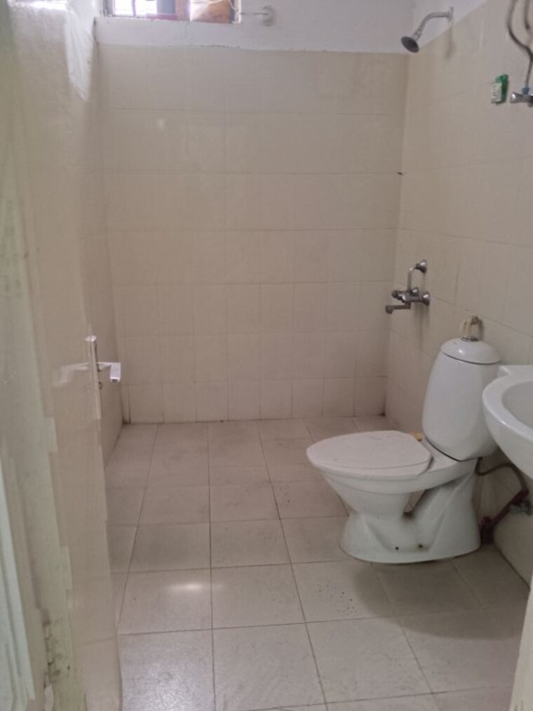 Bathroom, vatika-inxt-evolution 4 Bedroom 300 Sq.Ft. Builder Floor In Sector 83 Gurgaon 10545296
