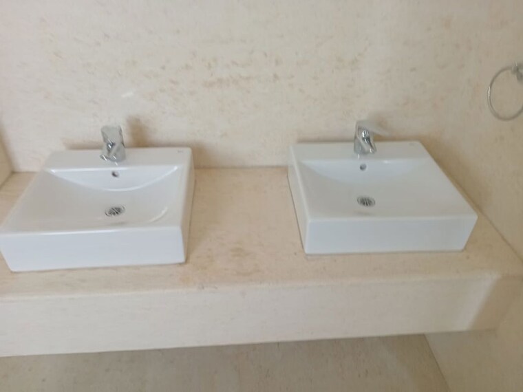 Bathroom, emaar-the-palm-drive-palm-studios 3 Bedroom 2200 Sq.Ft. Apartment In Sector 66 Gurgaon 10545219
