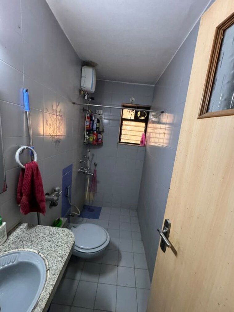 Bathroom, sindhi-society 2 Bedroom 1040 Sq.Ft. Apartment In Chembur Mumbai 10545345