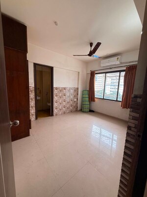 Room in 3 BHK Apartment at Kalpataru Hills, Manpada – for Rent