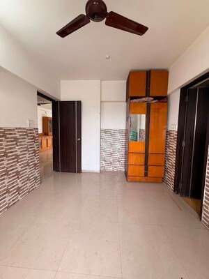 Room in 3 BHK Apartment at Kalpataru Hills, Manpada – for Rent