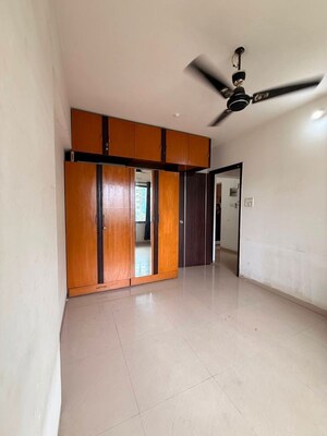 Room in 3 BHK Apartment at Kalpataru Hills, Manpada – for Rent