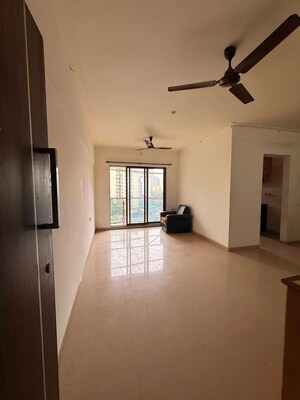 Room in 3 BHK Apartment at Kalpataru Hills, Manpada – for Rent
