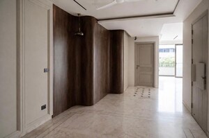Room in 4 BHK Builder Floor at Dlf City Phase 3 – for Rent