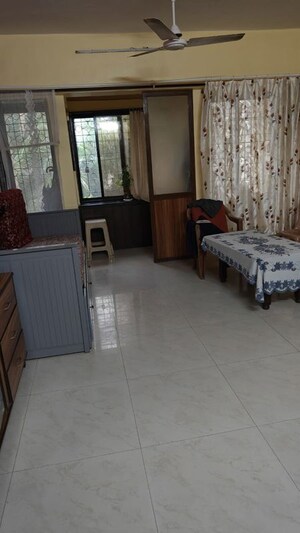 2 BHK Apartment For Rent in Express Apartment, Yari Road