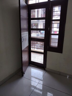 Room in 3 BHK Apartment at Pir Machalla – for Rent