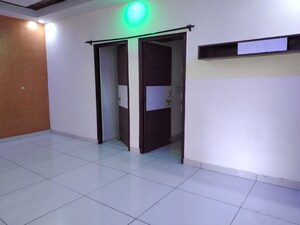 Room in 3 BHK Apartment at Pir Machalla – for Rent