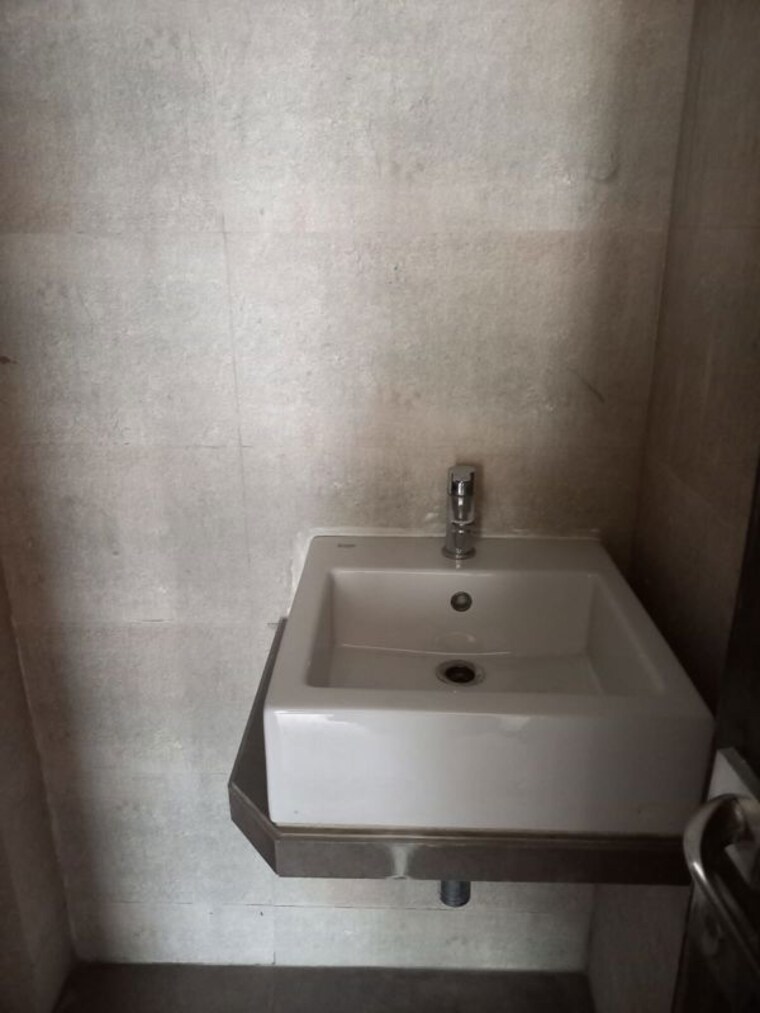 Bathroom, rosa-manhattan 2 Bedroom 750 Sq.Ft. Apartment In Ghodbunder Road Thane 10544941