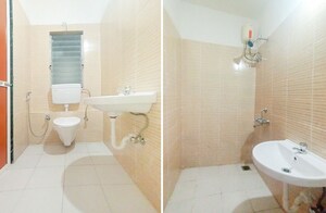 Bathroom in  Pg at Dahisar West – for Rent