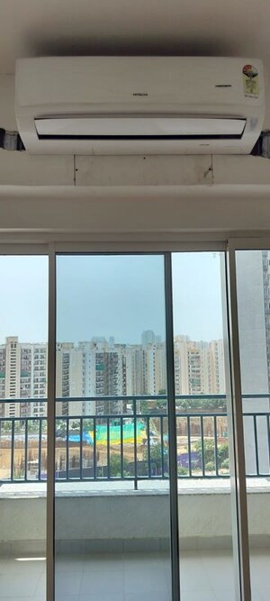 Room in 2.5 BHK Apartment at The Center Court Prime, Sector 88a – for Rent