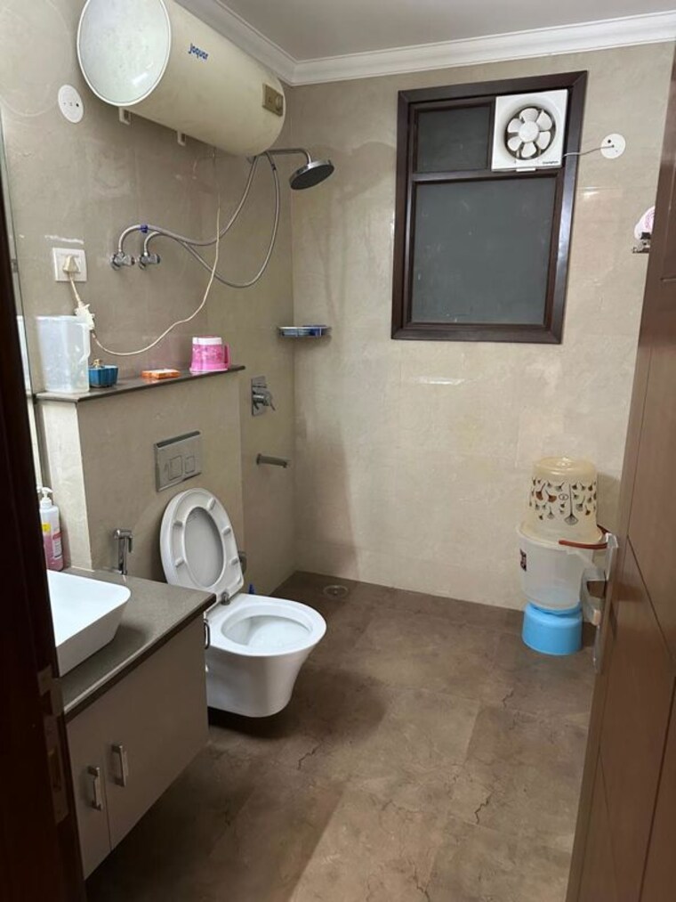 Bathroom, civil lines 6 Bedroom 801 Sq.Ft. Villa In Civil Lines Delhi 10545427