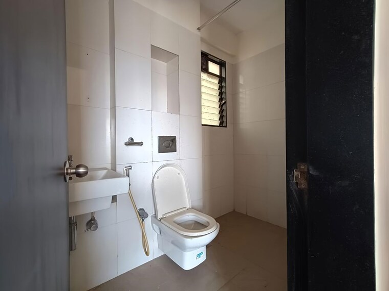 Bathroom, lodha-casa-royale 3 Bedroom 1100 Sq.Ft. Apartment In Balkum Pada Thane 10545416