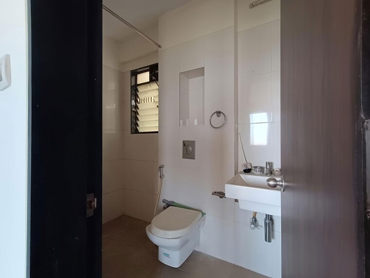 Bathroom, lodha-casa-royale 3 Bedroom 1100 Sq.Ft. Apartment In Balkum Pada Thane 10545416