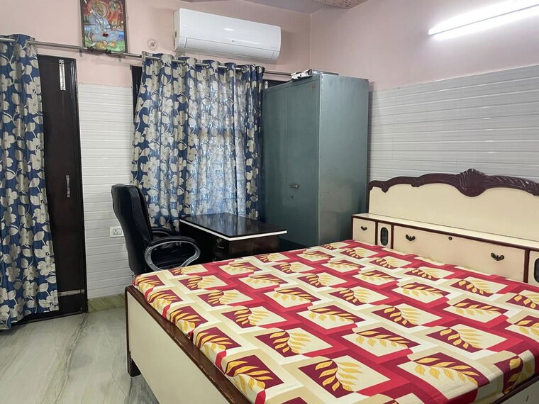 Bedroom, ashok vihar 3 Bedroom 1500 Sq.Ft. Builder Floor In Ashok Vihar Delhi 10545403