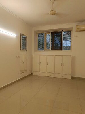 Room in 3 BHK Builder Floor at Unitech South City II, Sector 50 – for Rent