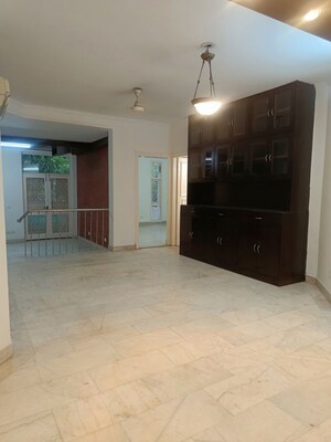 Room in 3 BHK Builder Floor at Unitech South City II, Sector 50 – for Rent