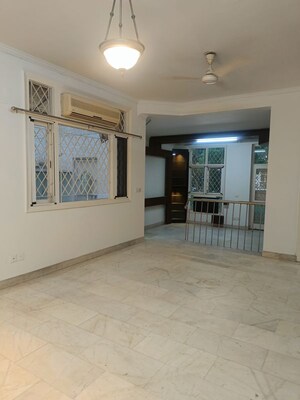 Room in 3 BHK Builder Floor at Unitech South City II, Sector 50 – for Rent