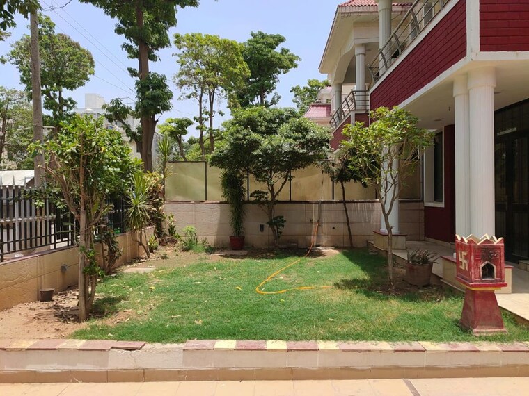 Exterior View, sushant lok iii 4 Bedroom 300 Sq.Yd. Villa In Sushant Lok Iii Gurgaon 10545437