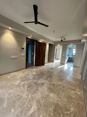 Room in 3 BHK Apartment at Signature Global City 63A, Sector 63a – for Rent