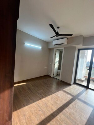 Room in 3 BHK Apartment at Signature Global City 63A, Sector 63a – for Rent