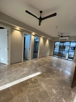 Room in 3 BHK Apartment at Signature Global City 63A, Sector 63a – for Rent