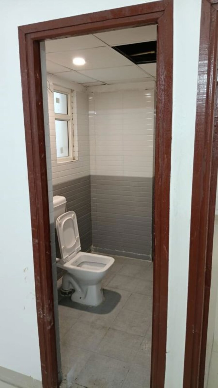 Bathroom, rof-amaltas 1 Bedroom 550 Sq.Ft. Apartment In Sector 92 Gurgaon 10545502