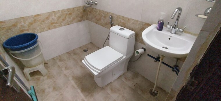 Bathroom, rof-amaltas 1 Bedroom 550 Sq.Ft. Apartment In Sector 92 Gurgaon 10545502